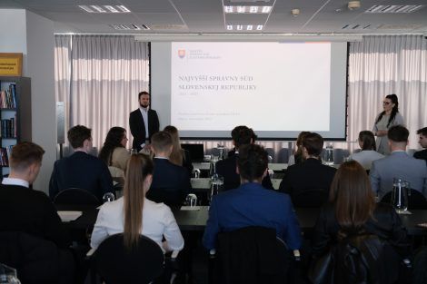 So študentmi práva aj o práci asistentov sudcov