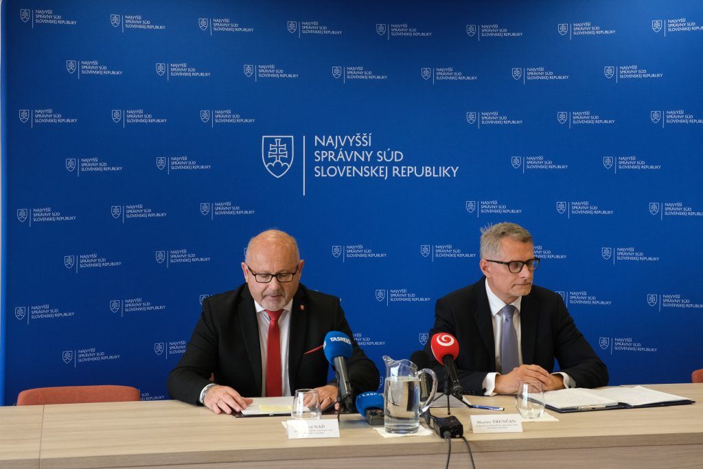 Predseda a podpredseda najvyššieho správneho súdu