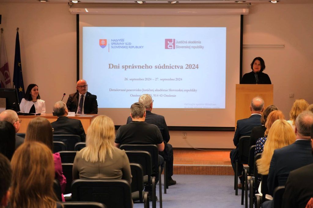 Príhovor predsedníčky Súdnej rady Slovenskej republiky Marcely Kosovej pri otvorení Dní správneho súdnictva 2024. Foto © Najvyšší správny súd Slovenskej republiky.